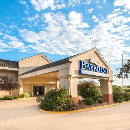Baymont By Wyndham Topeka Exterior photo