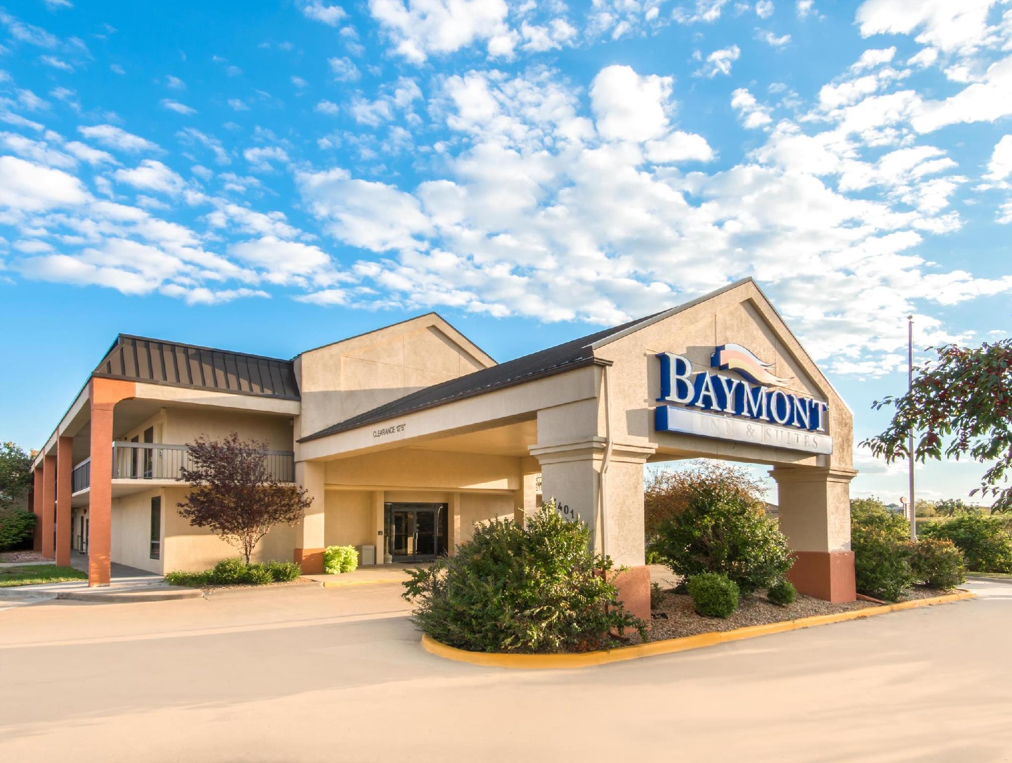 Baymont By Wyndham Topeka Exterior photo